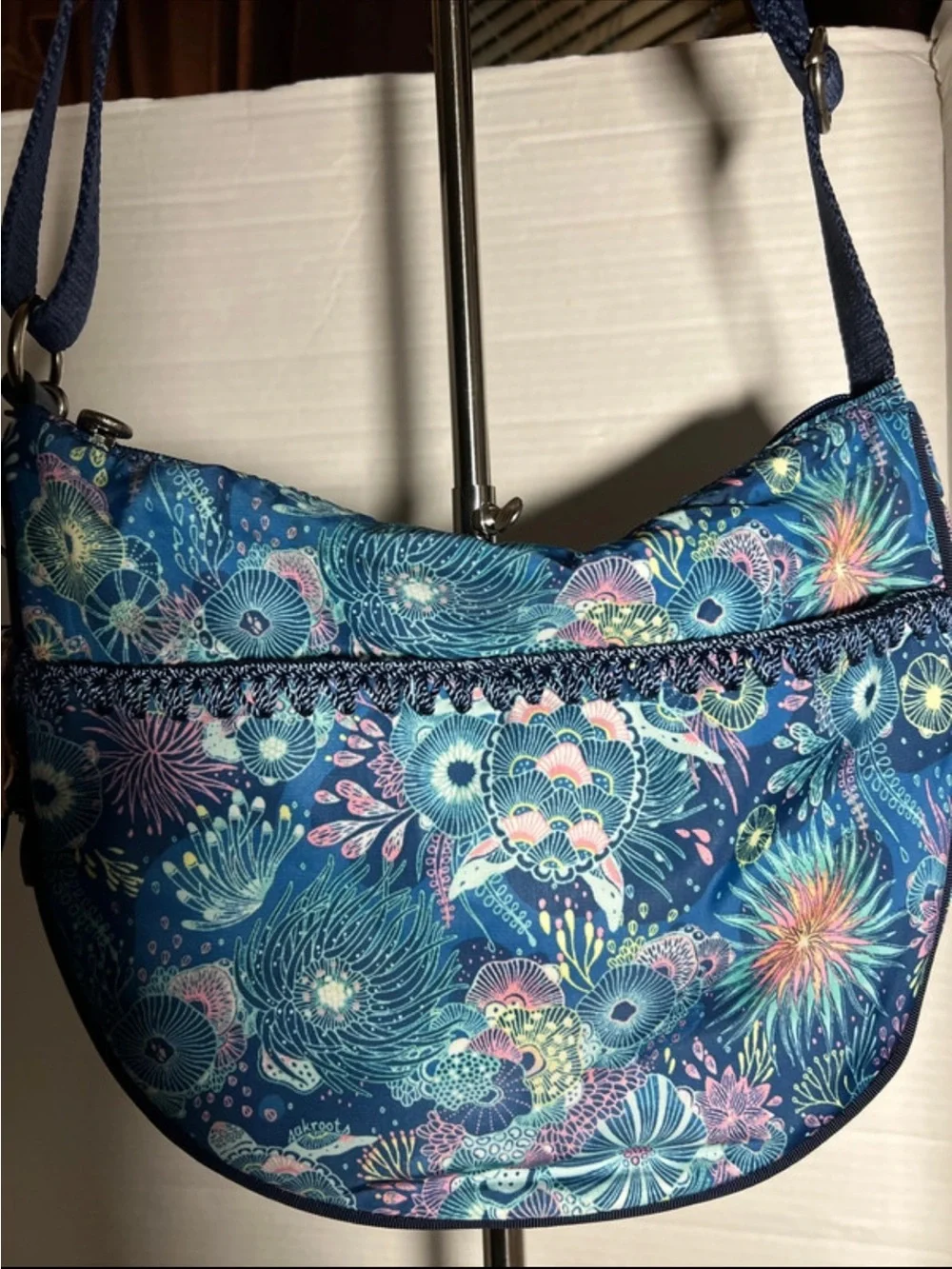 SakRoots Blue Floral sea life Crossbody Bag - Casual Women's Shoulder Bag - Picture 2 of 8